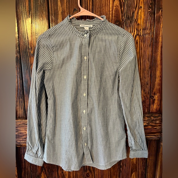 Amazon Essentials XS long sleeve with ruffle details. - Picture 2 of 4